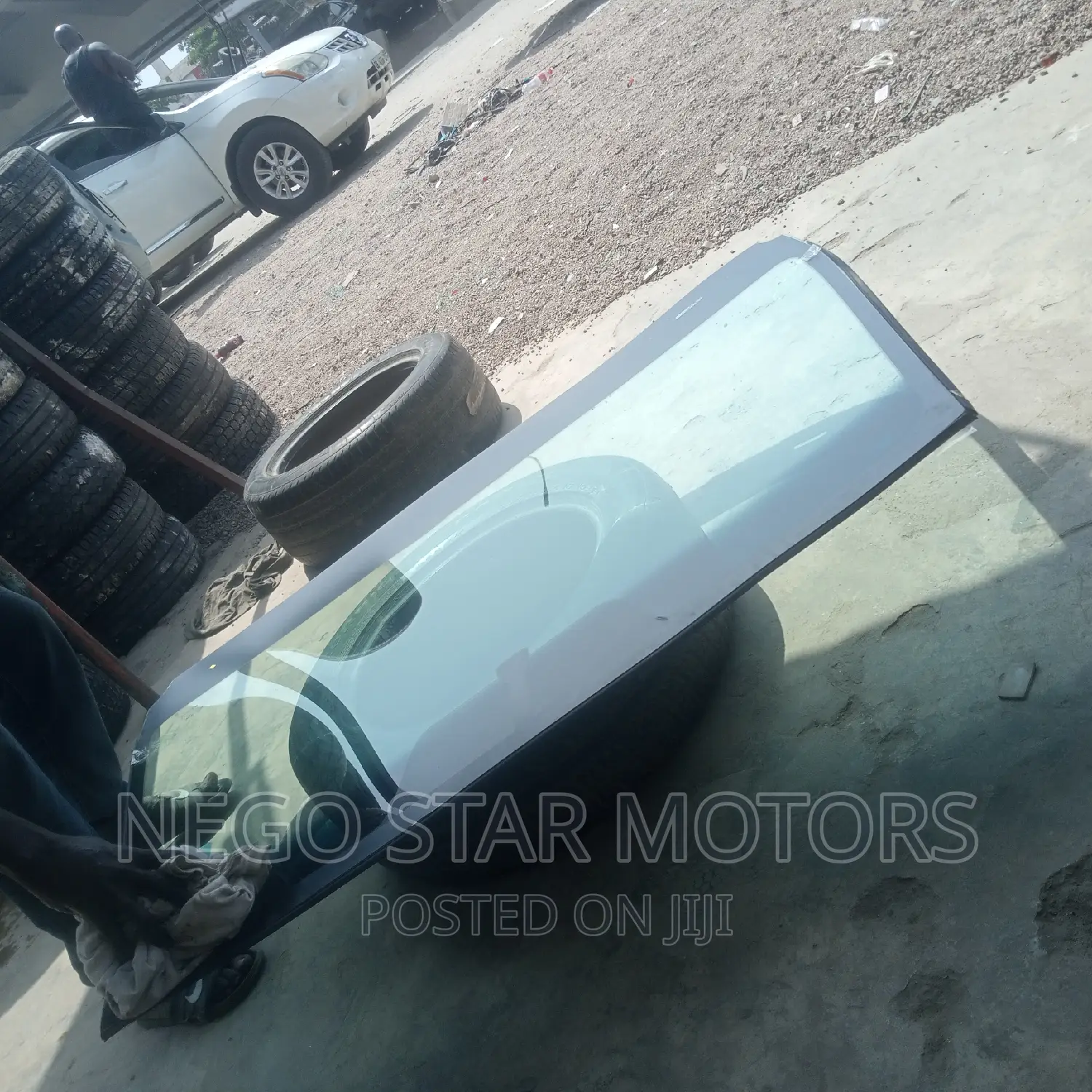 Nissan Rogue 2010 Front Windscreen