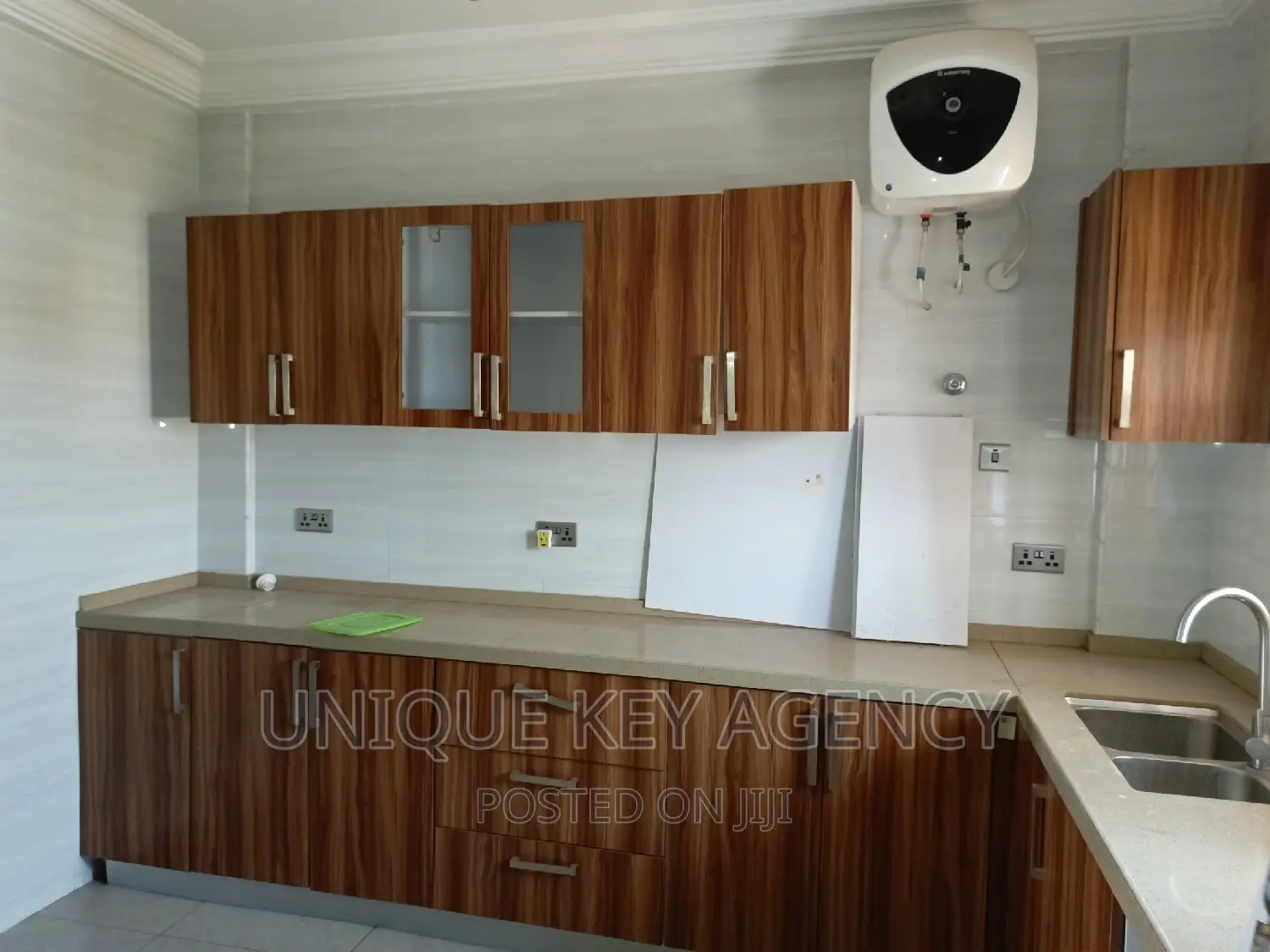 3bdrm Apartment in Unique Key Agency, North Legon for rent