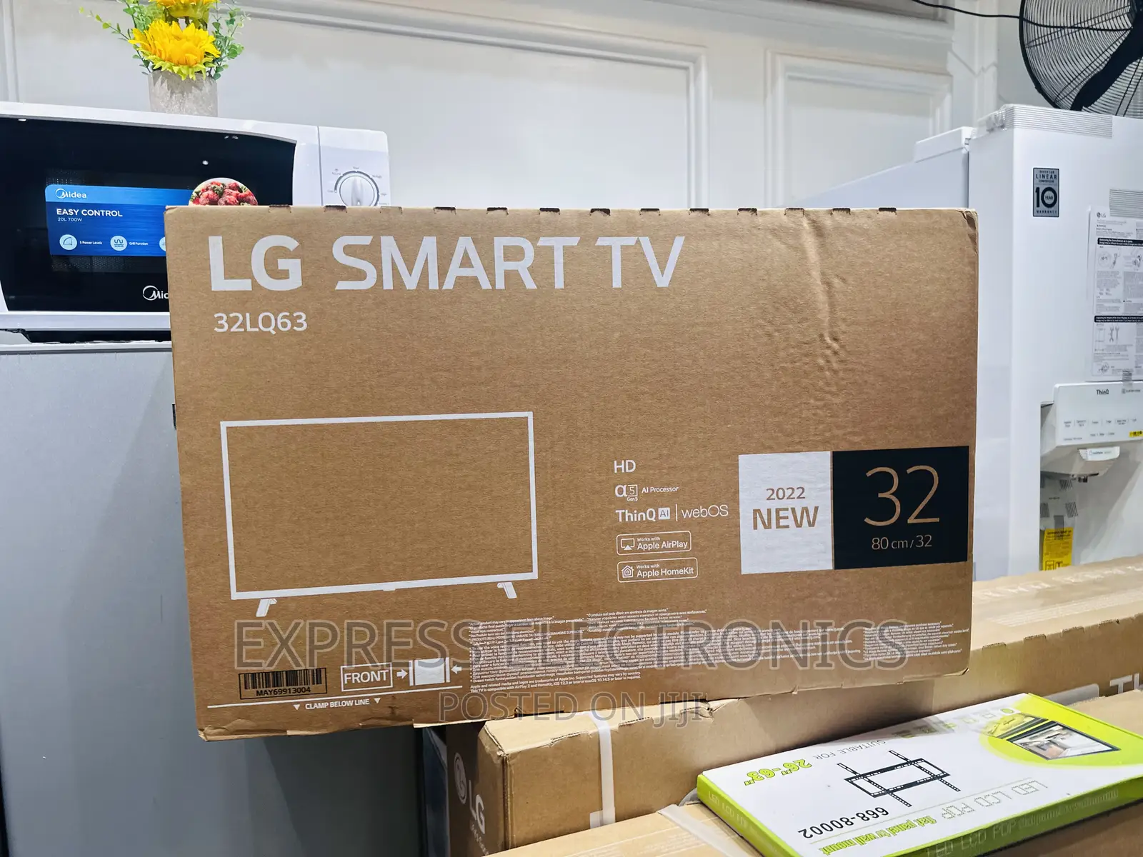 Grab a Deal on LG 32”FHD Smart Satellite Tv 32”LQ63