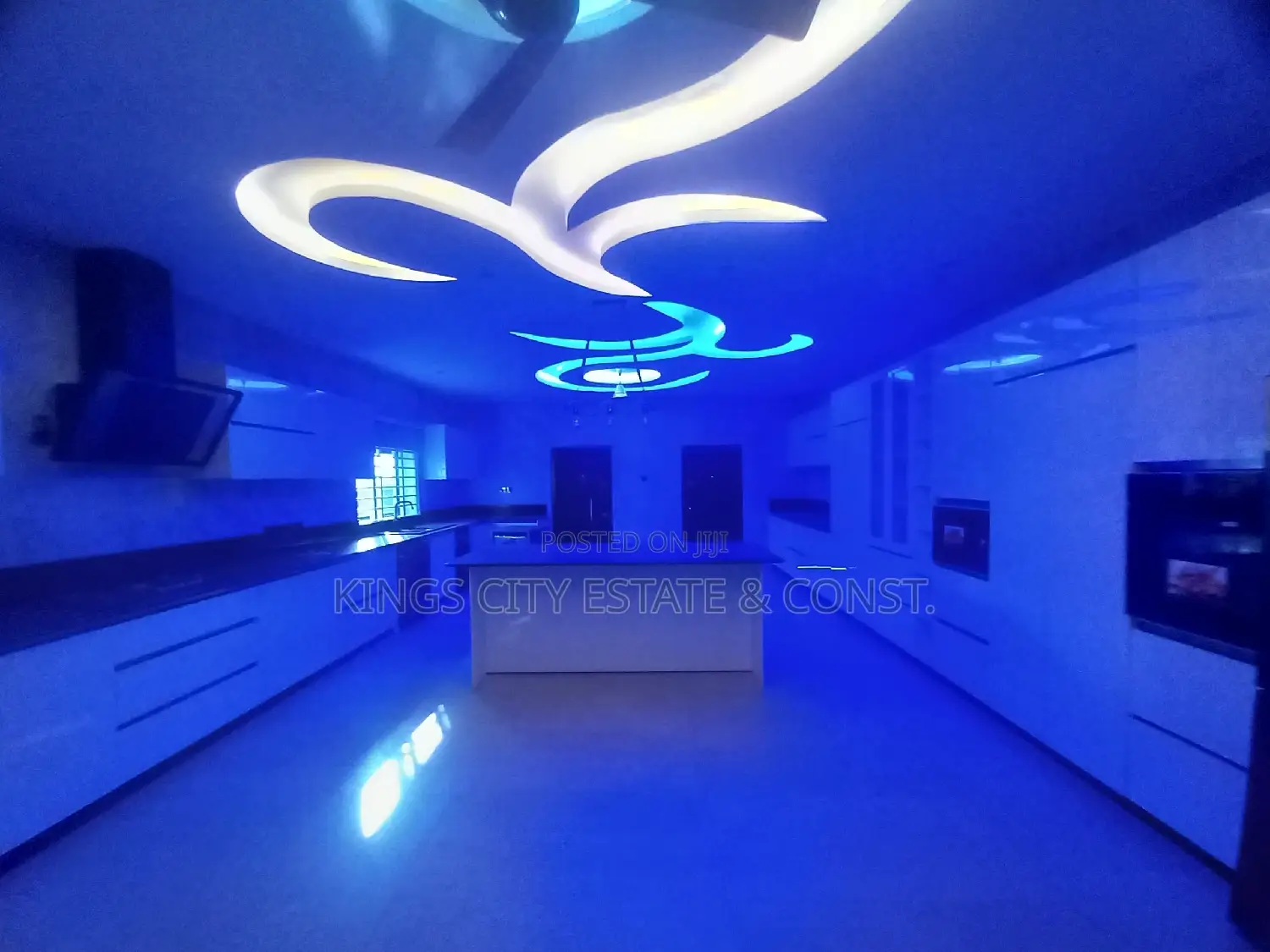 5bdrm Mansion in Ola-Secondary-Sch, Tantra Hills for sale