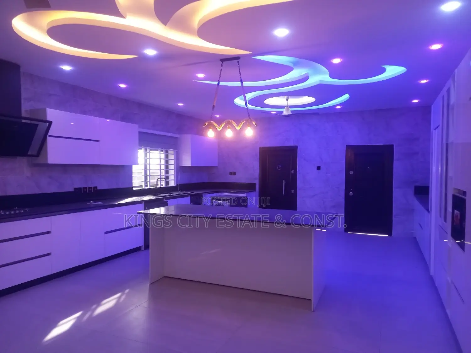 5bdrm Mansion in Ola-Secondary-Sch, Tantra Hills for sale