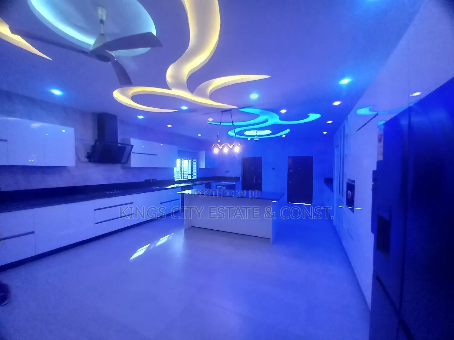 5bdrm Mansion in Ola-Secondary-Sch, Tantra Hills for sale