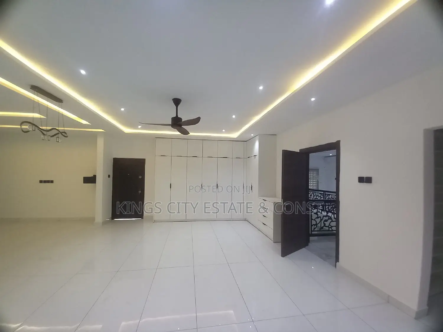 5bdrm Mansion in Ola-Secondary-Sch, Tantra Hills for sale