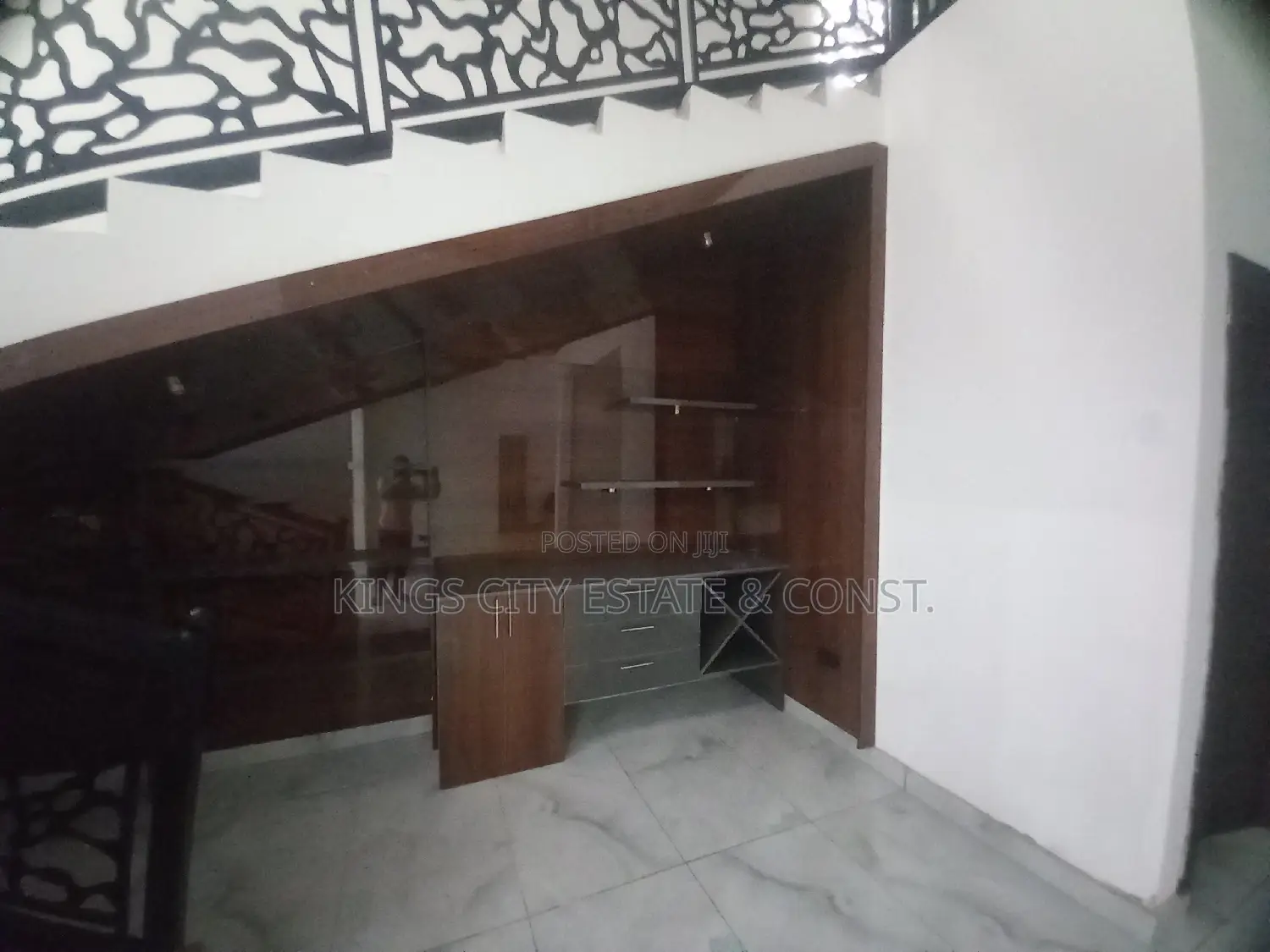 5bdrm Mansion in Ola-Secondary-Sch, Tantra Hills for sale