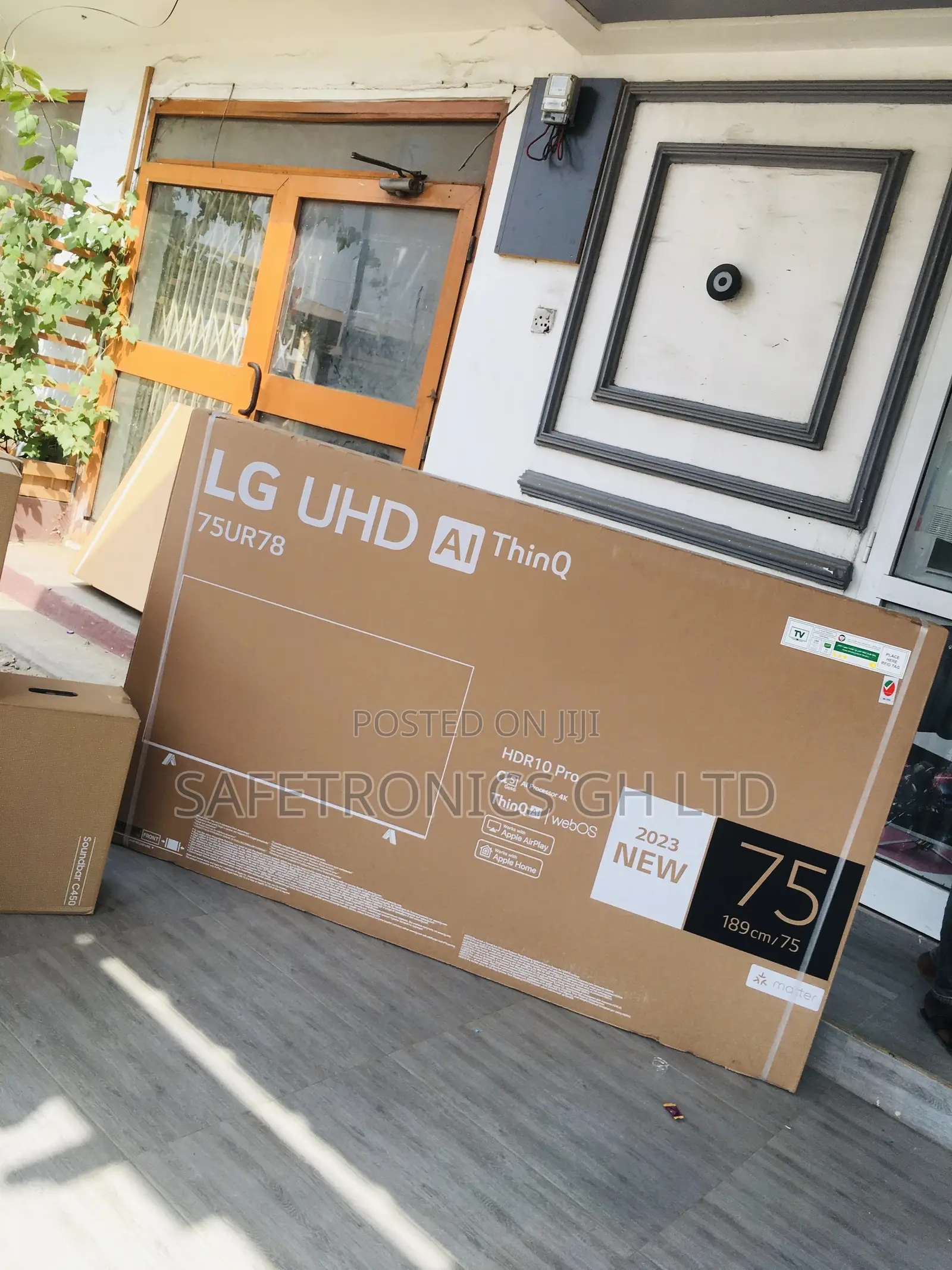 Electric Black 75 Inches Glossy LED UHD Smart UR78 LG Tv