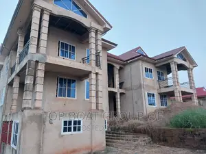 10bdrm House in Top Boat Estate, Kumasi Metropolitan for sale