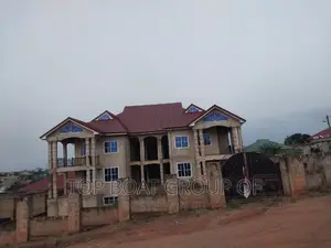 10bdrm House in Top Boat Estate, Kumasi Metropolitan for sale