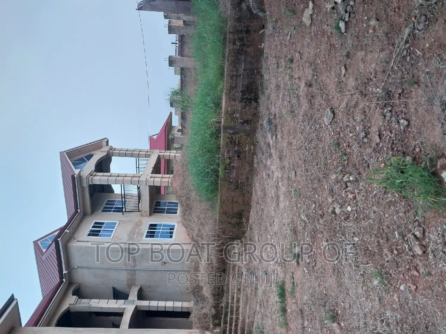 10bdrm House in Top Boat Estate, Kumasi Metropolitan for sale