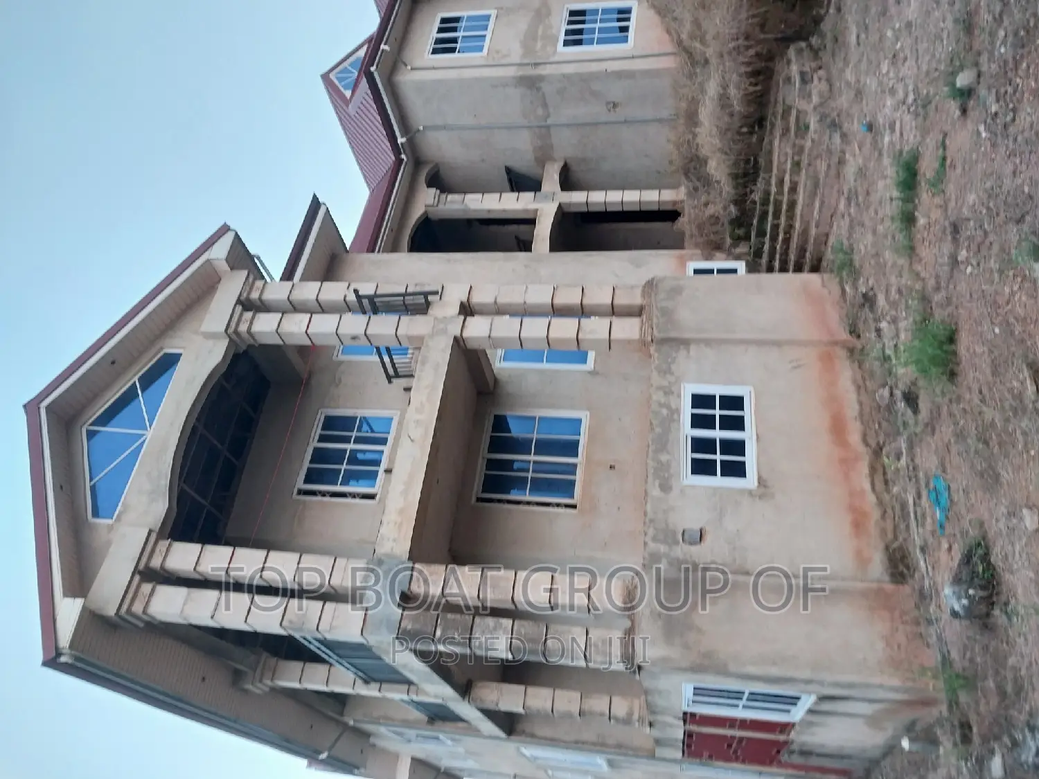 10bdrm House in Top Boat Estate, Kumasi Metropolitan for sale