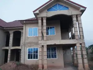 10bdrm House in Top Boat Estate, Kumasi Metropolitan for sale