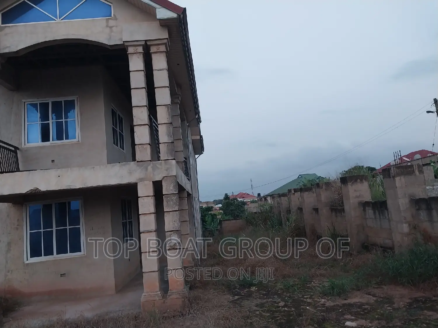 10bdrm House in Top Boat Estate, Kumasi Metropolitan for sale