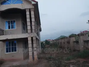 10bdrm House in Top Boat Estate, Kumasi Metropolitan for sale