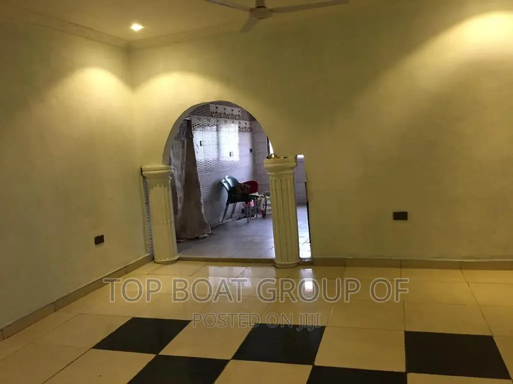 Furnished 6bdrm House in Top Boat Estate, Kumasi Metropolitan for sale