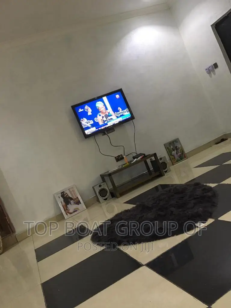 Furnished 6bdrm House in Top Boat Estate, Kumasi Metropolitan for sale