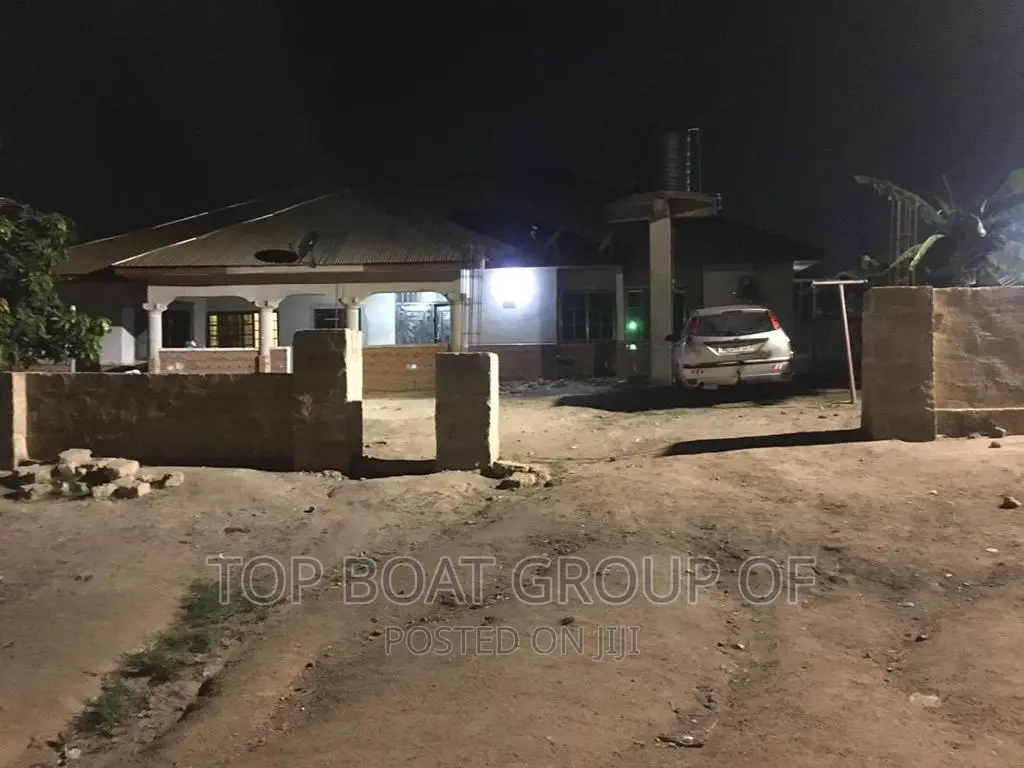 Furnished 6bdrm House in Top Boat Estate, Kumasi Metropolitan for sale
