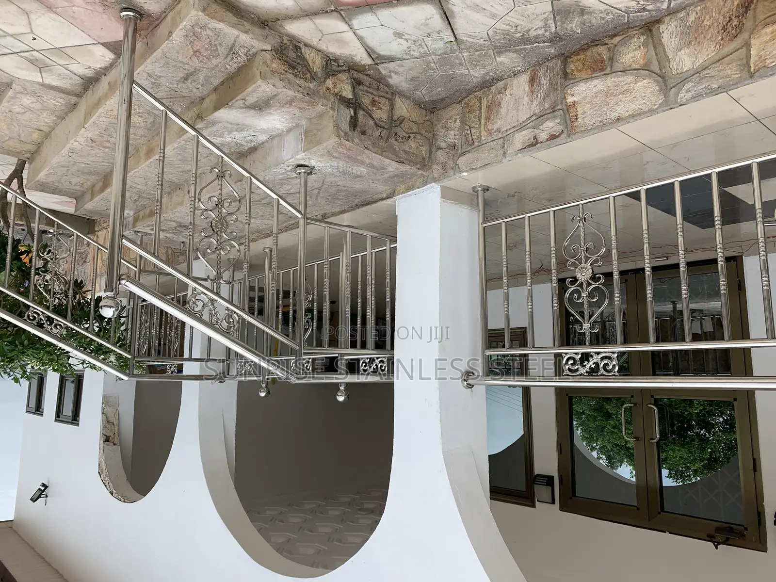 Stainless Glass Balustrade and Flowers Design