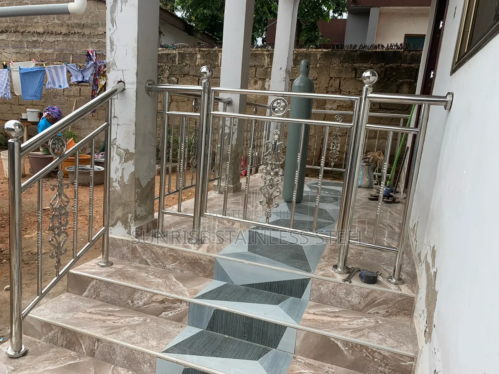 Stainless Glass Balustrade and Flowers Design