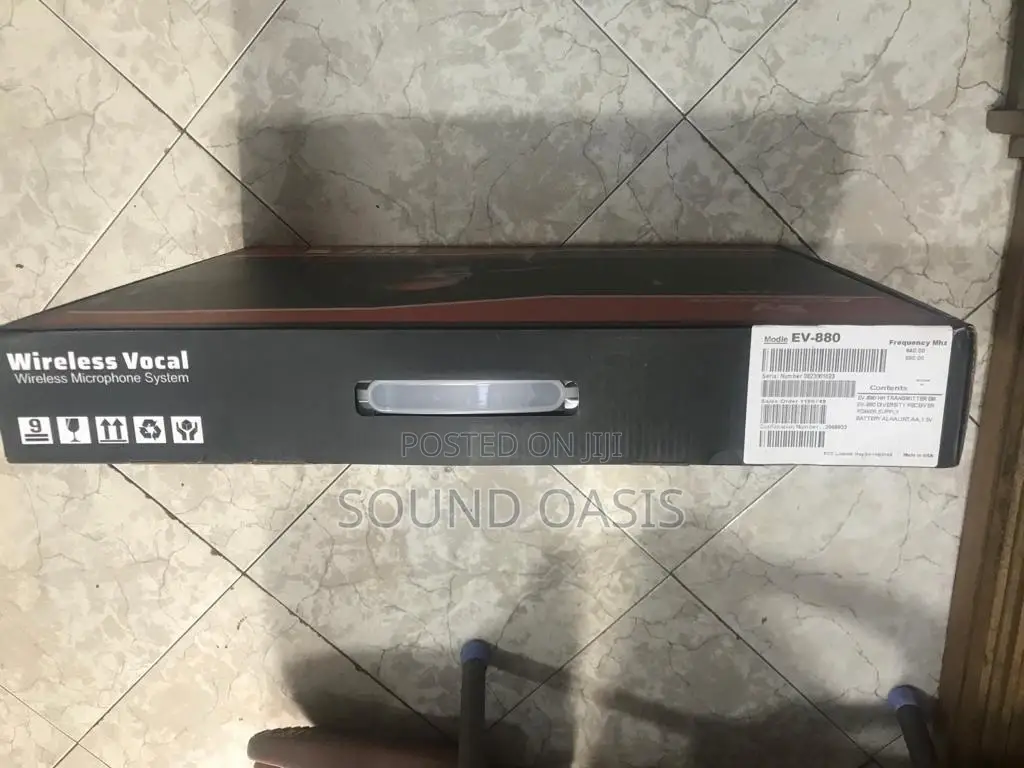 EV 880 Wireless Microphone System
