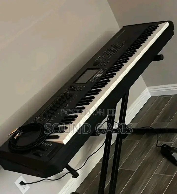 Yamaha Montage8 88-Key Synthesizer Workstation, Black