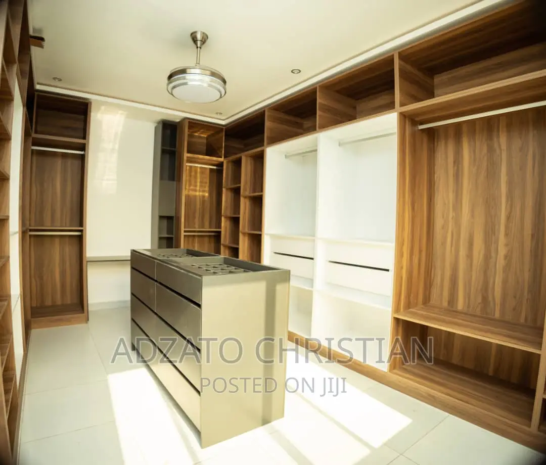 5 Bedroom Luxurious Houses for Sale