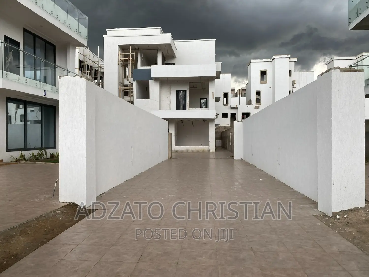 5 Bedroom Luxurious Houses for Sale