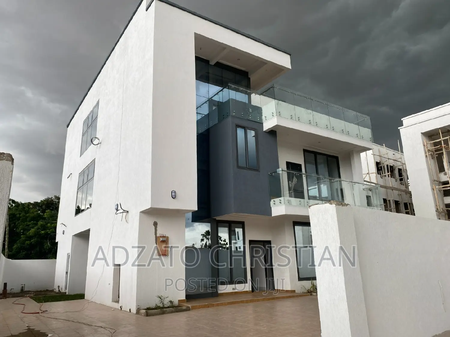 5 Bedroom Luxurious Houses for Sale