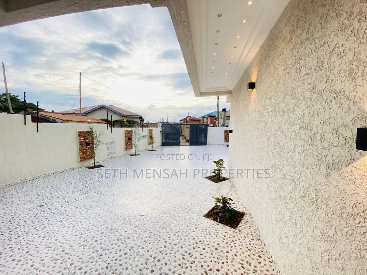 4bdrm House in Skm Property, Ashaley Botwe for sale