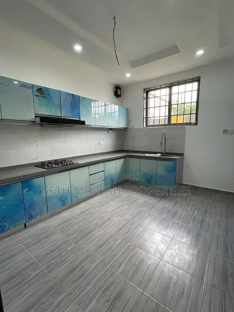 4bdrm House in Skm, Ashaley Botwe for sale
