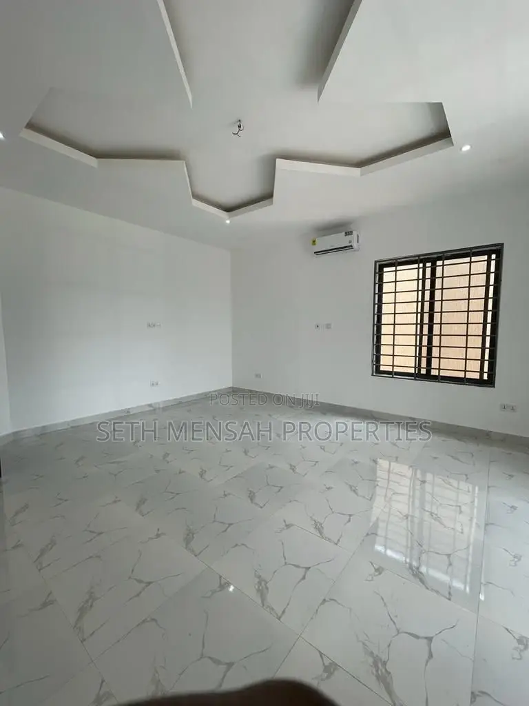 4bdrm House in Skm, Ashaley Botwe for sale