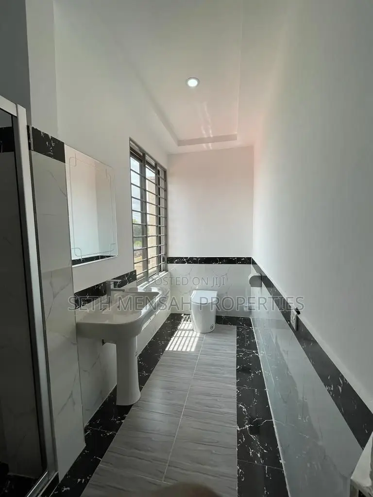 4bdrm House in Skm, Ashaley Botwe for sale