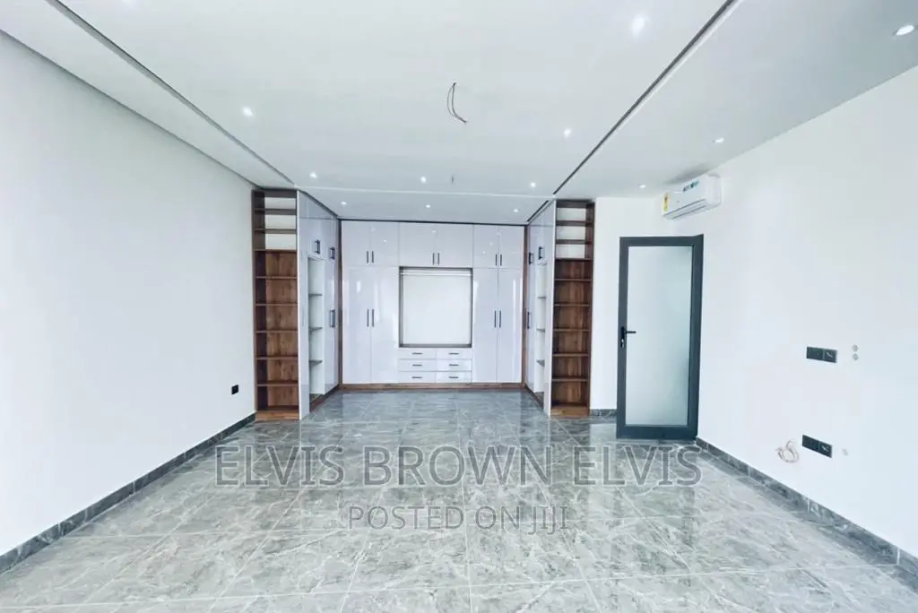 4bdrm House in Lakesid, Ashaley Botwe for sale