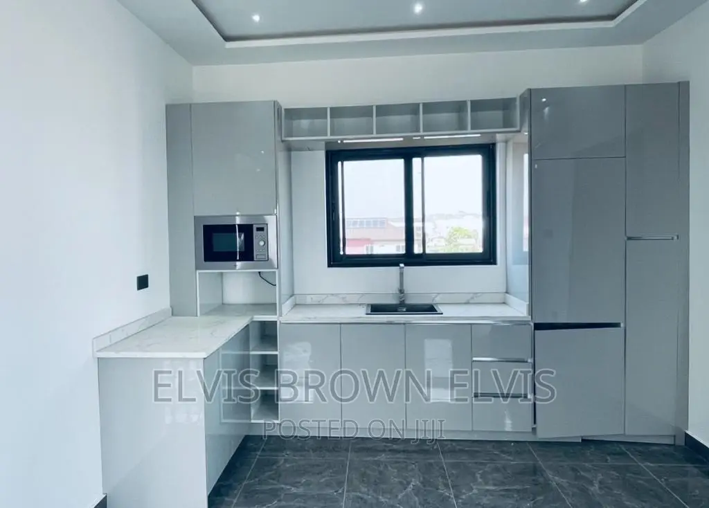 4bdrm House in Lakesid, Ashaley Botwe for sale