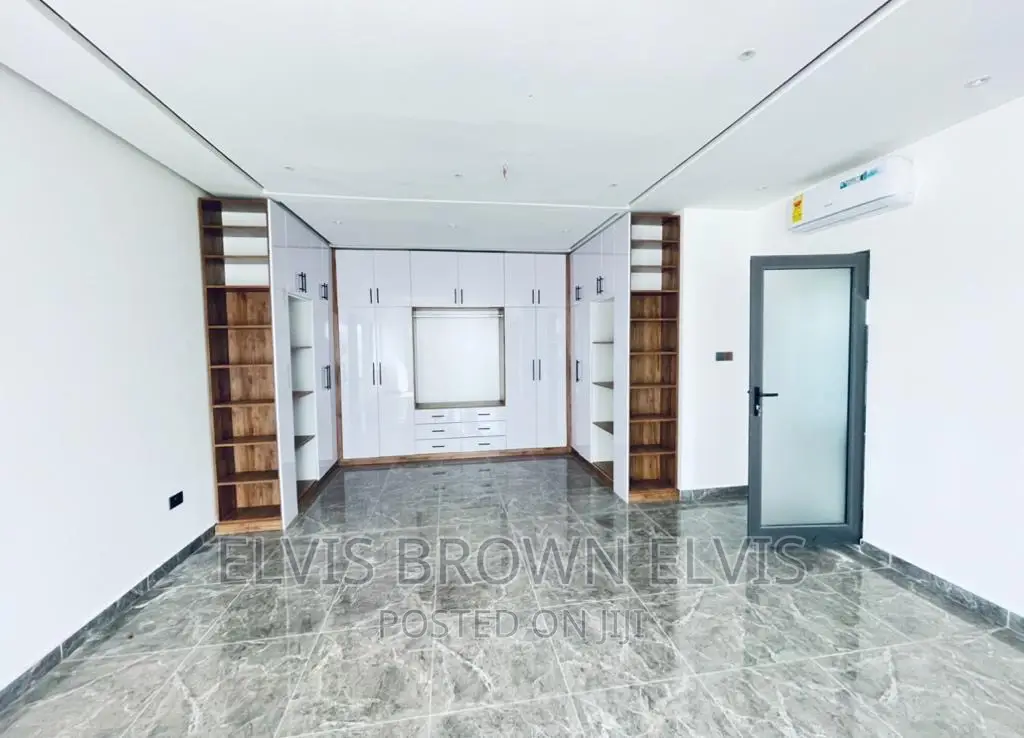 4bdrm House in Lakesid, Ashaley Botwe for sale