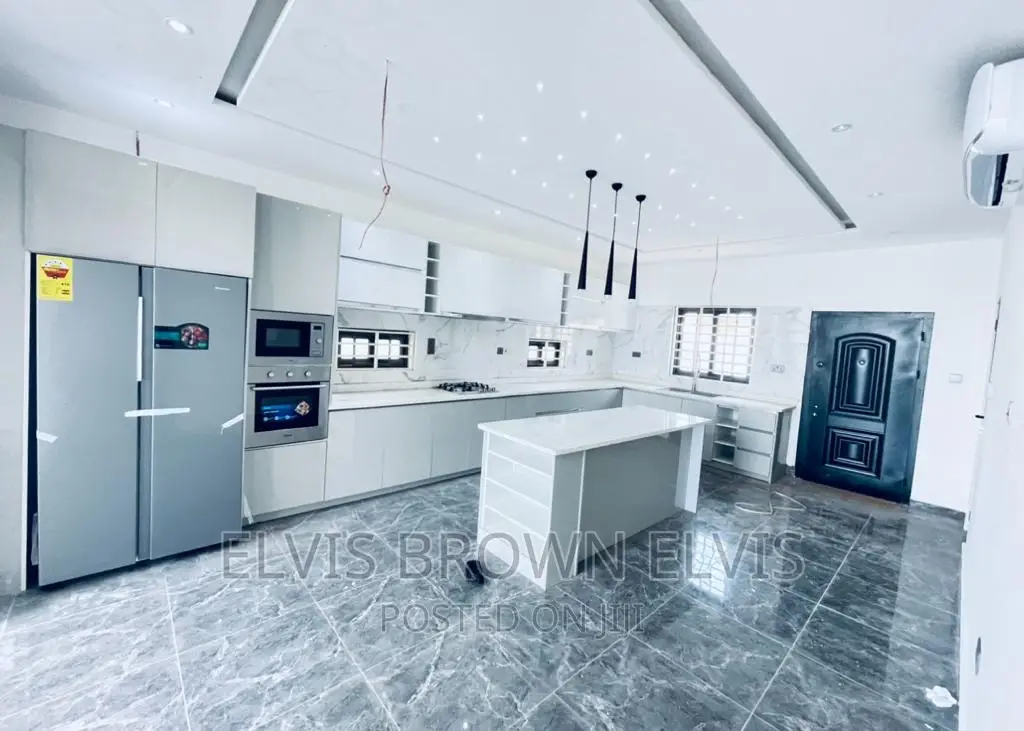 4bdrm House in Lakesid, Ashaley Botwe for sale