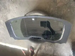 Range Rover Velar Back Glass