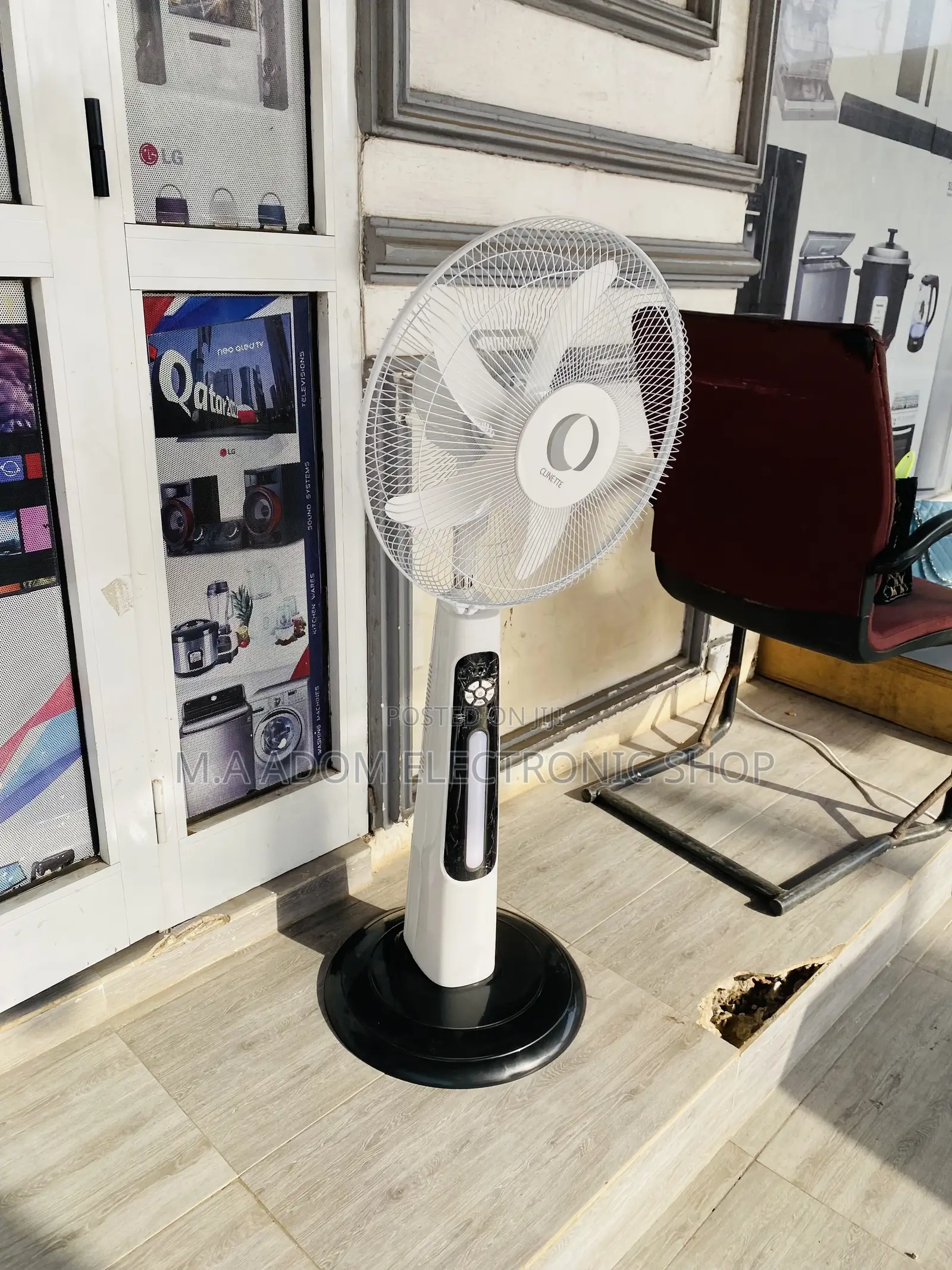 Unique Designed Clinette Rechargeable Standing Fan + Solar