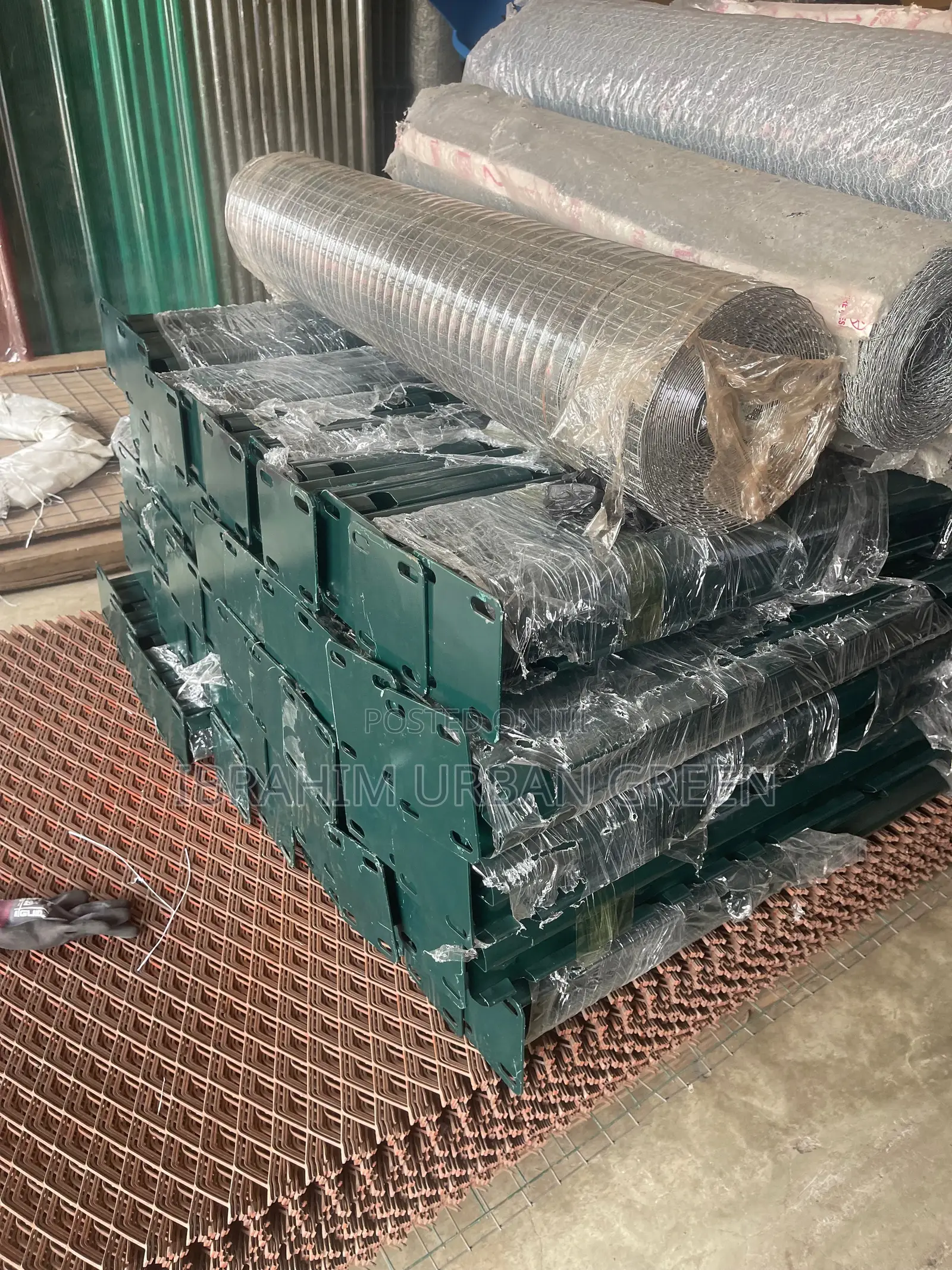 Panel Mesh Poles Green Color