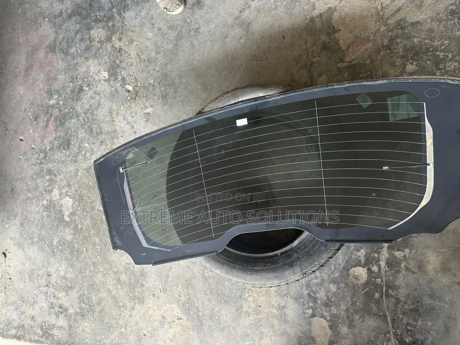 Range Rover Velar Back Windshield