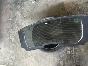 Range Rover Velar Back Windshield