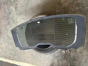 Range Rover Velar Back Windshield