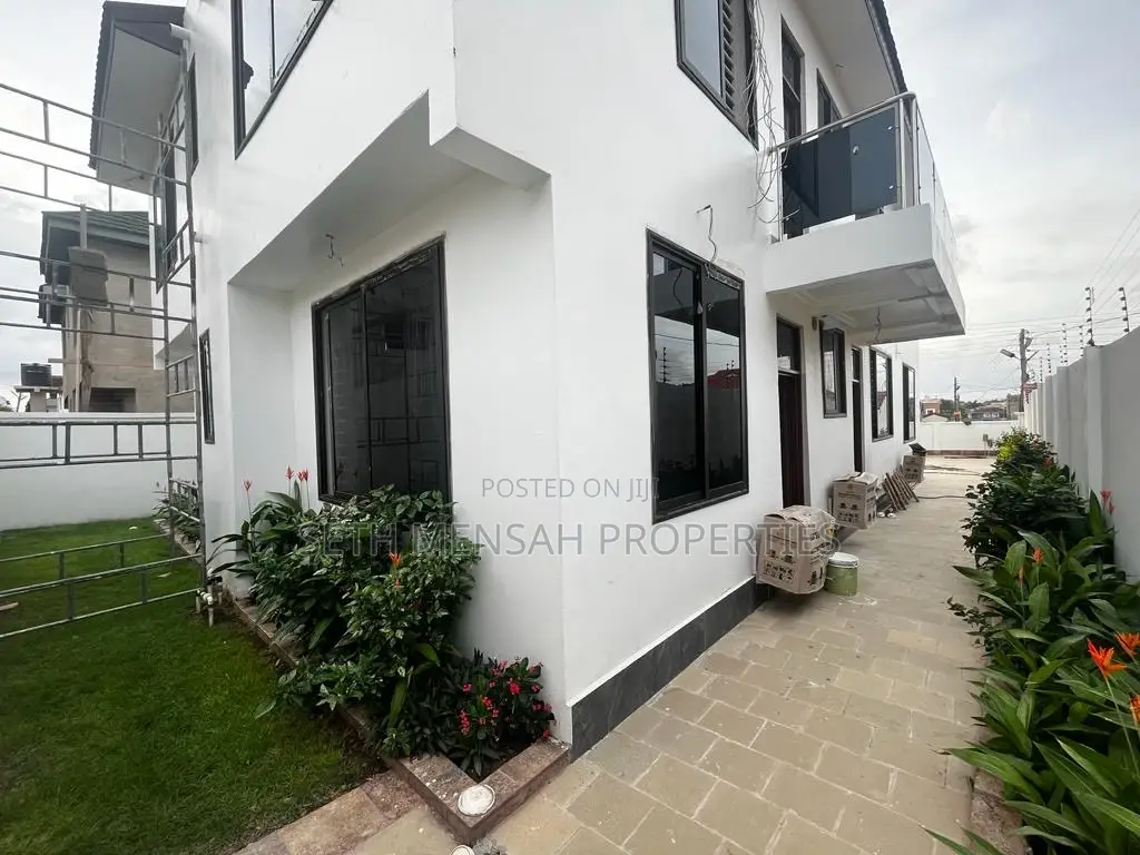 4bdrm Mansion in Skm, East Legon for sale