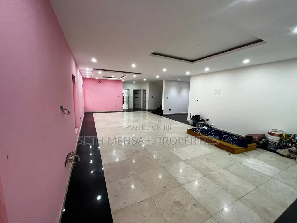 5bdrm Mansion in Skm, East Legon for sale