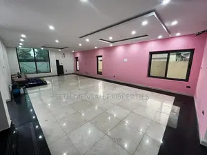 5bdrm Mansion in Skm, East Legon for sale