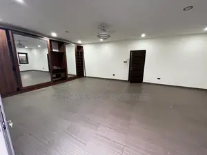 5bdrm Mansion in Skm, East Legon for sale