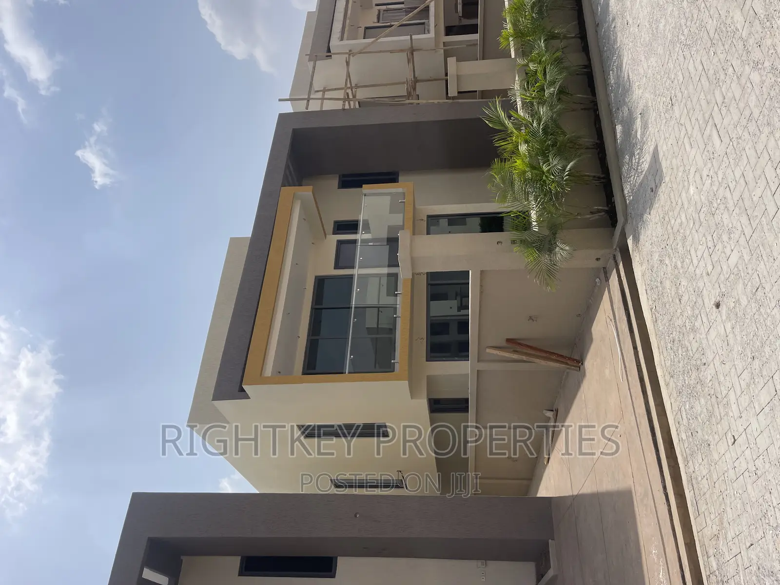 3bdrm Duplex in Ahodwo, Kumasi Metropolitan for sale