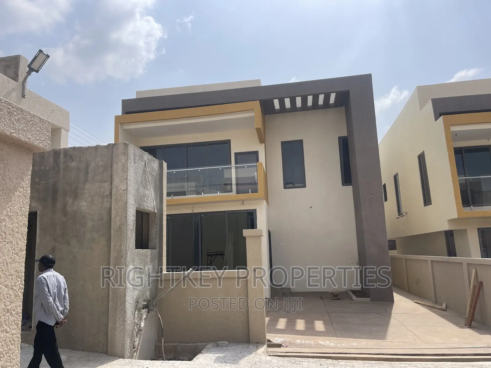 3bdrm Duplex in Ahodwo, Kumasi Metropolitan for sale