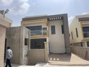 3bdrm Duplex in Ahodwo, Kumasi Metropolitan for sale