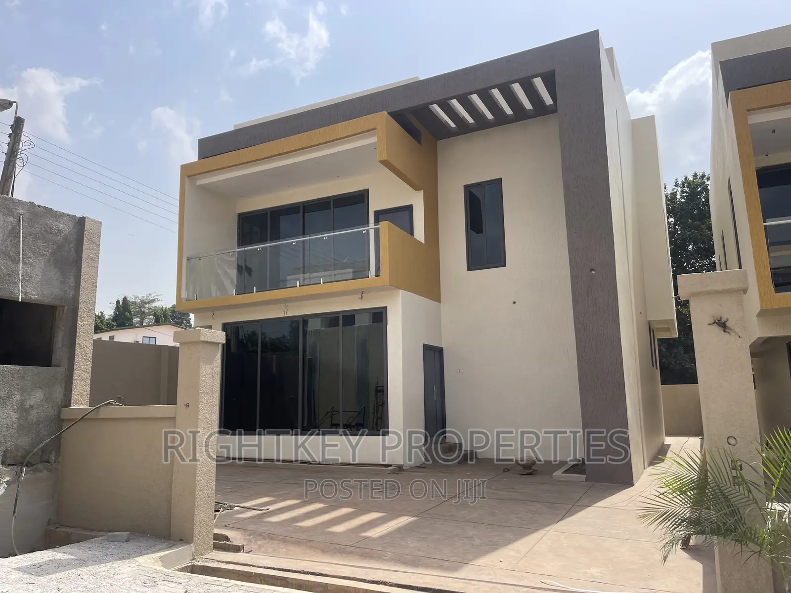 3bdrm Duplex in Ahodwo, Kumasi Metropolitan for sale