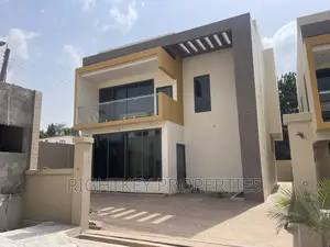 3bdrm Duplex in Ahodwo, Kumasi Metropolitan for sale