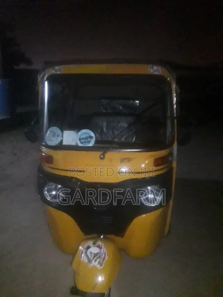Bajaj RE 2021 Yellow